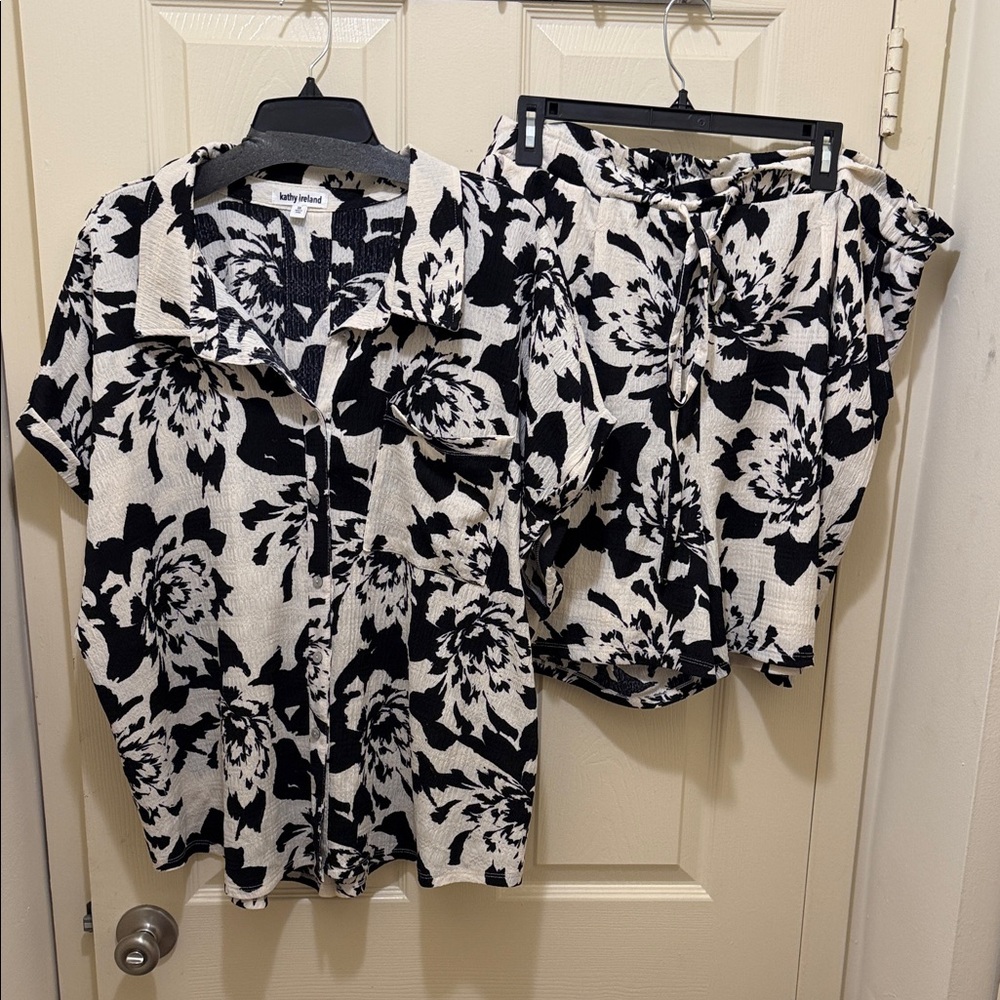 kathy ireland Black & White Floral Button-Down Top and shorts.